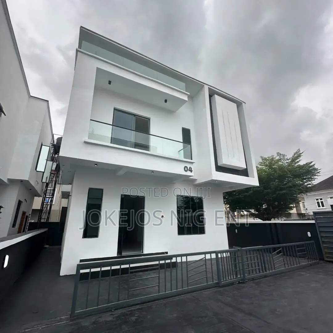 4bdrm Duplex in Igboefan Idado for sale