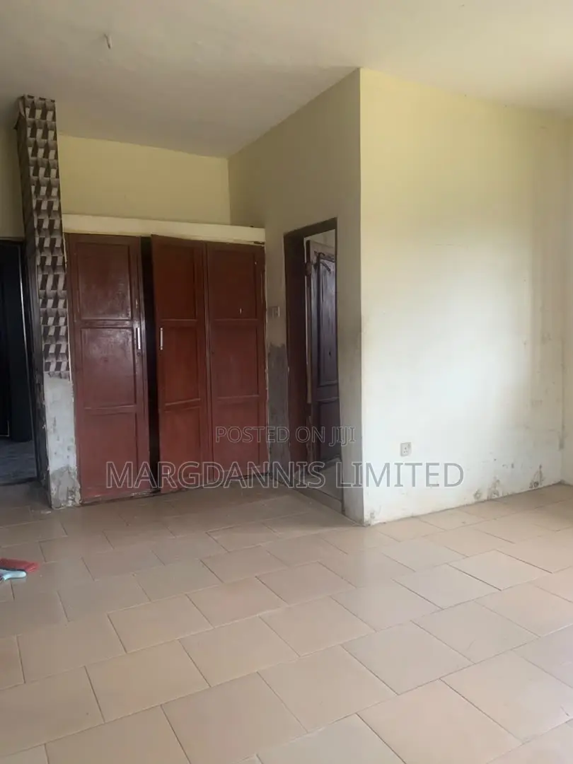 3bdrm Block of Flats in Radio, Ikorodu Garage for rent