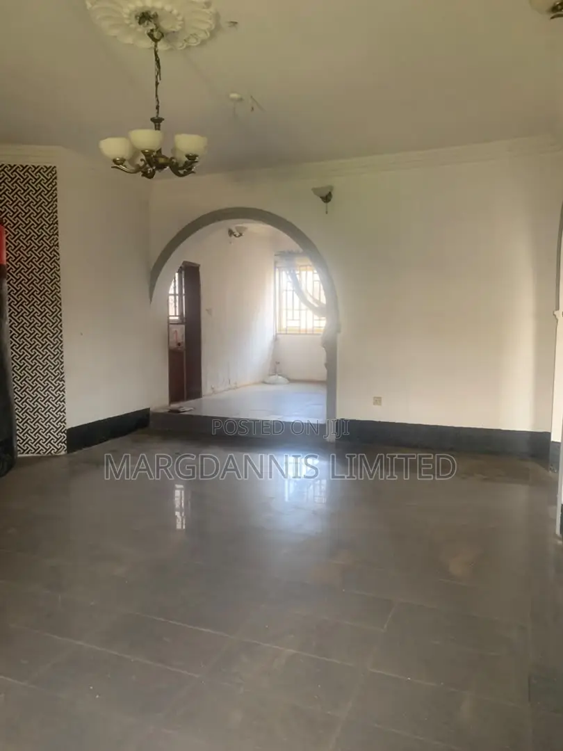 3bdrm Block of Flats in Radio, Ikorodu Garage for rent