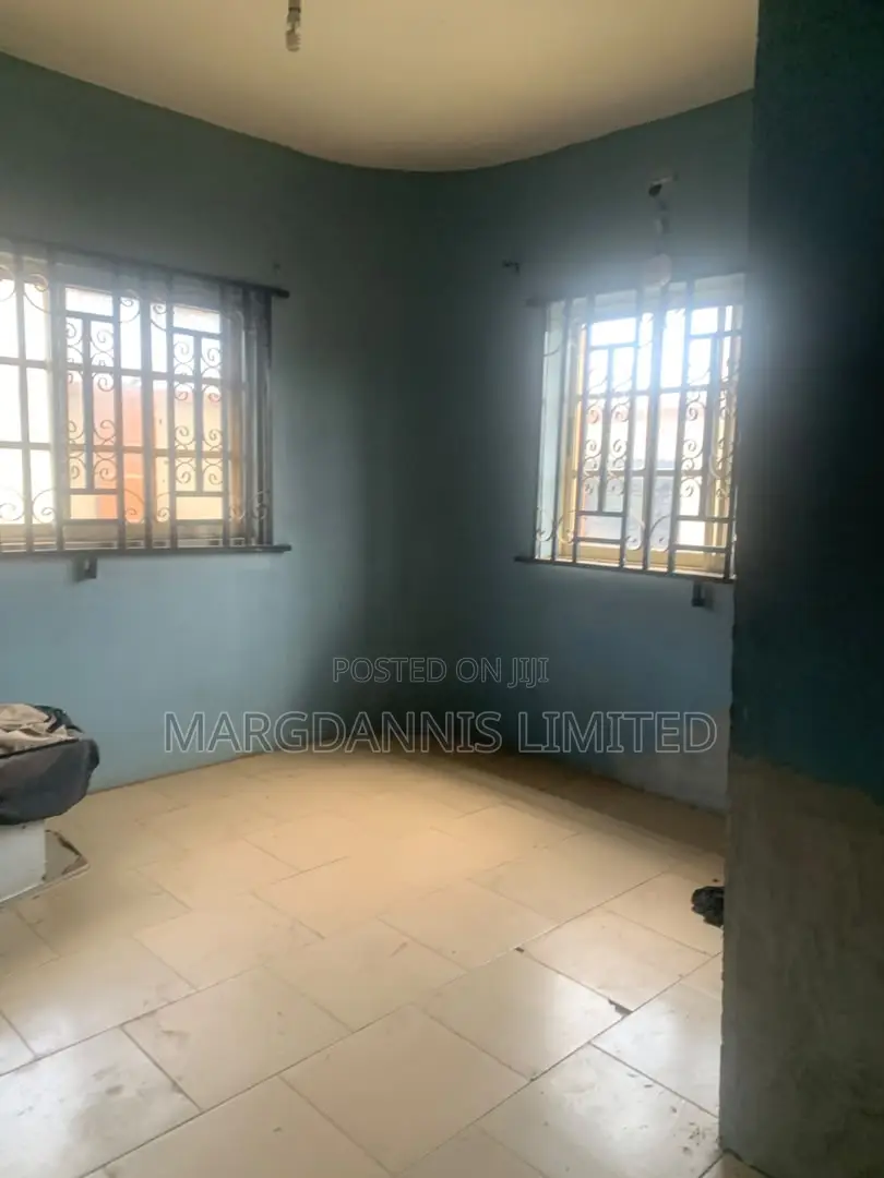 3bdrm Block of Flats in Radio, Ikorodu Garage for rent