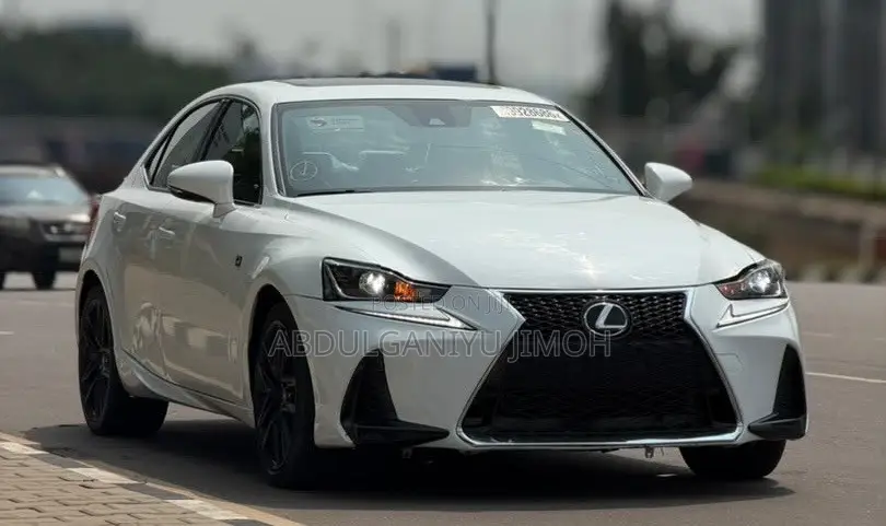 Lexus IS 300 AWD 2018 White