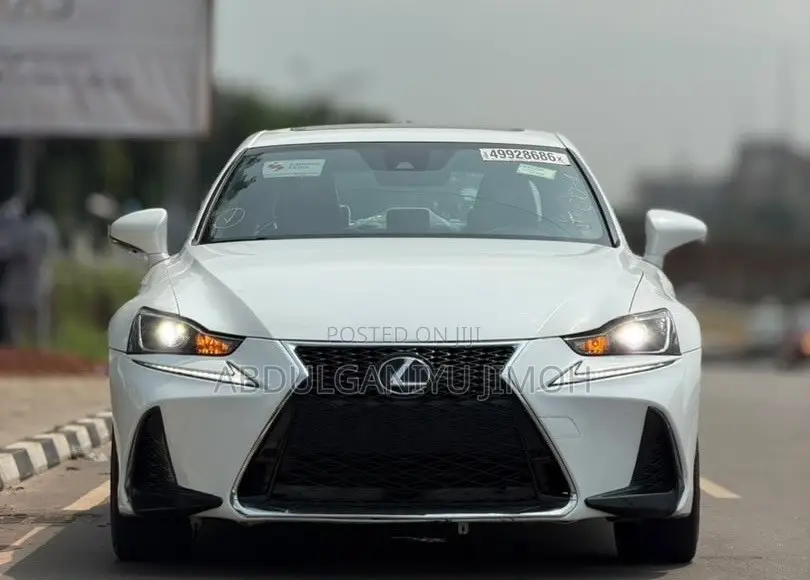 Lexus IS 300 AWD 2018 White