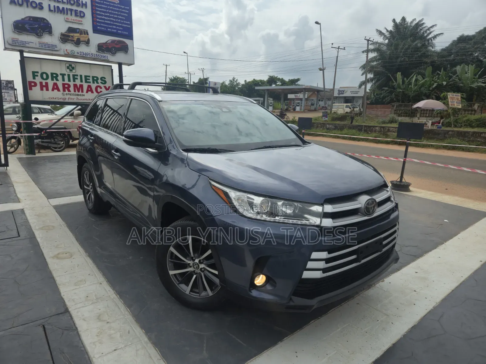 Toyota Highlander XLE 4x4 V6 (3.5L 6cyl 8A) 2018 Blue