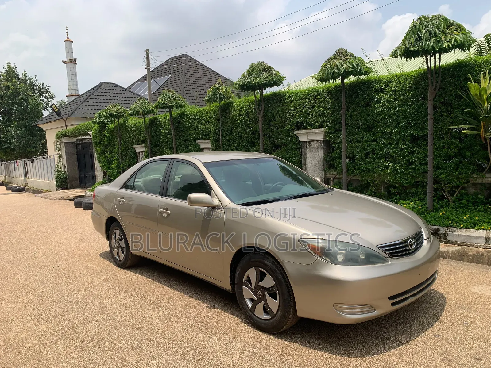 Toyota Camry LE 4dr Sedan (2.4L 4cyl 5M) 2003 Gold