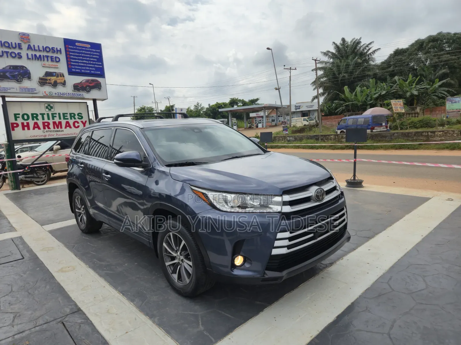 Toyota Highlander XLE 4x4 V6 (3.5L 6cyl 8A) 2018 Blue
