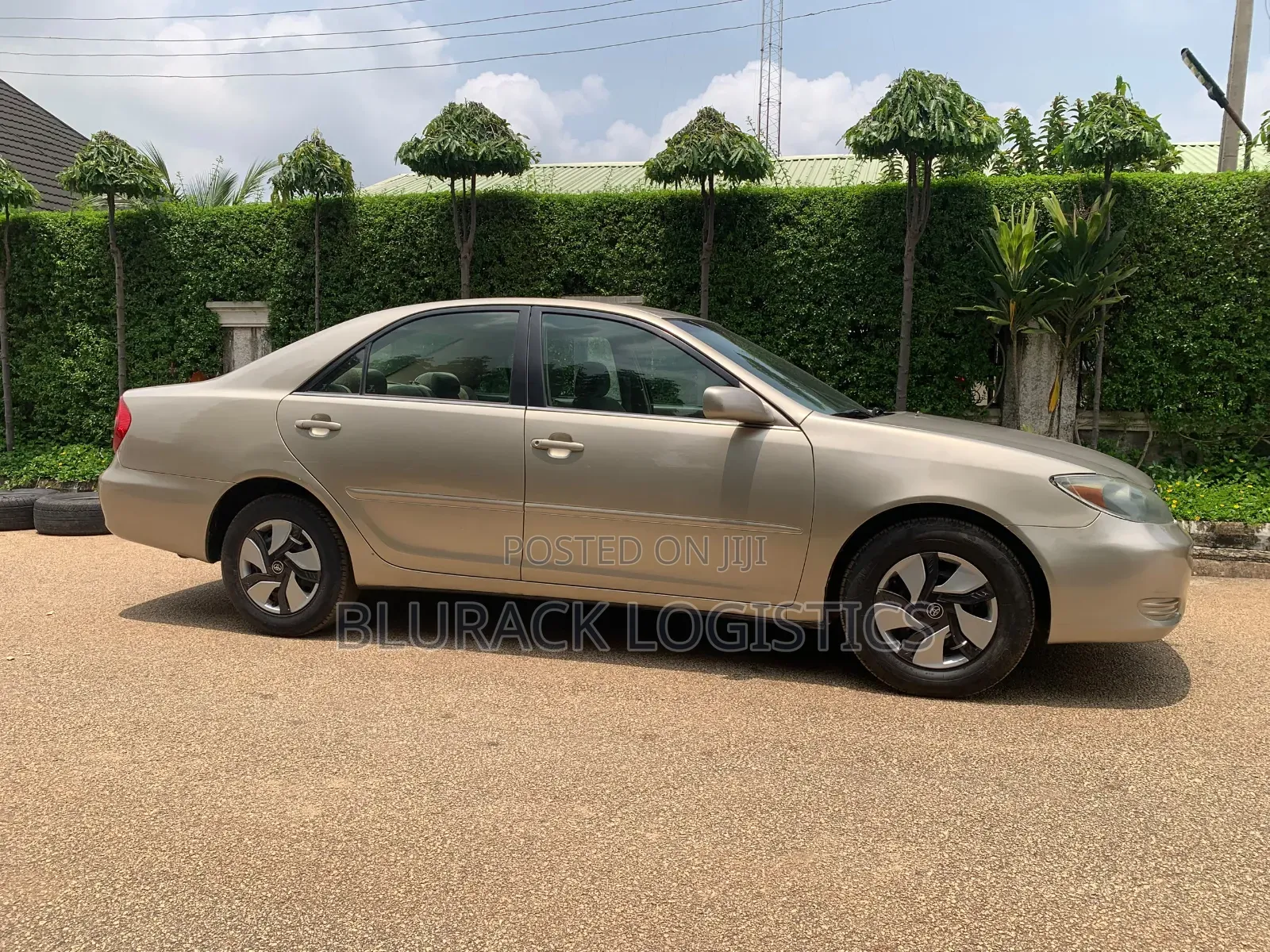 Toyota Camry LE 4dr Sedan (2.4L 4cyl 5M) 2003 Gold