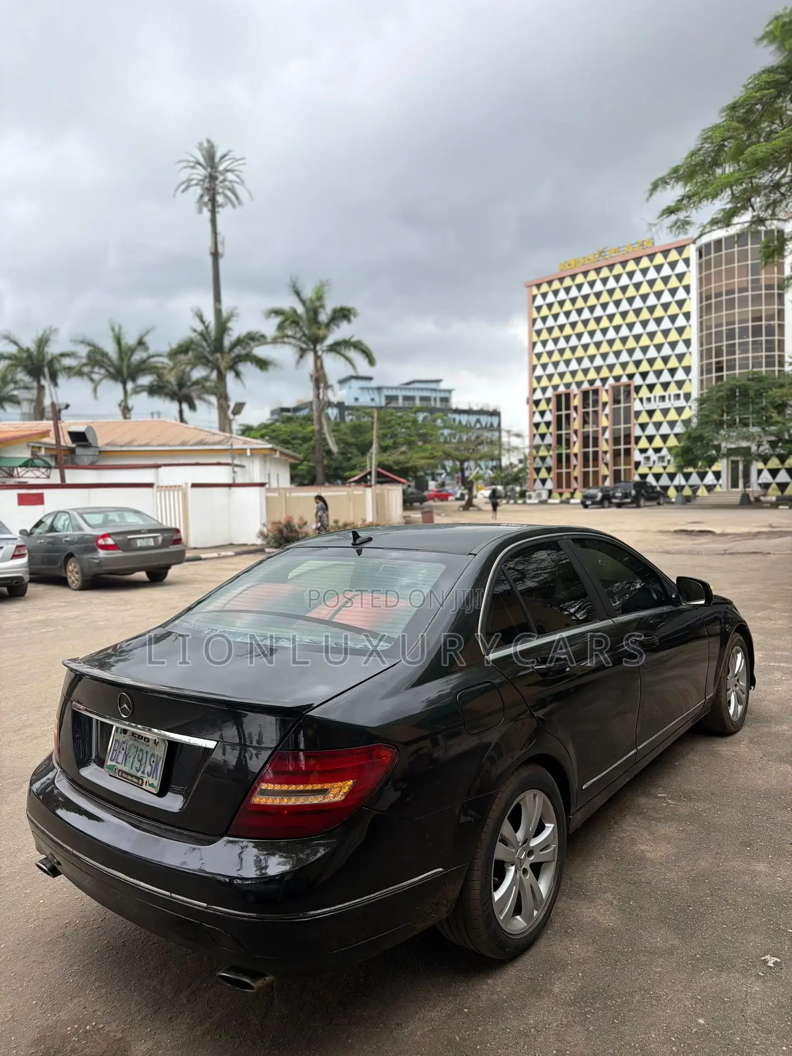 Mercedes-Benz C300 2009 Black