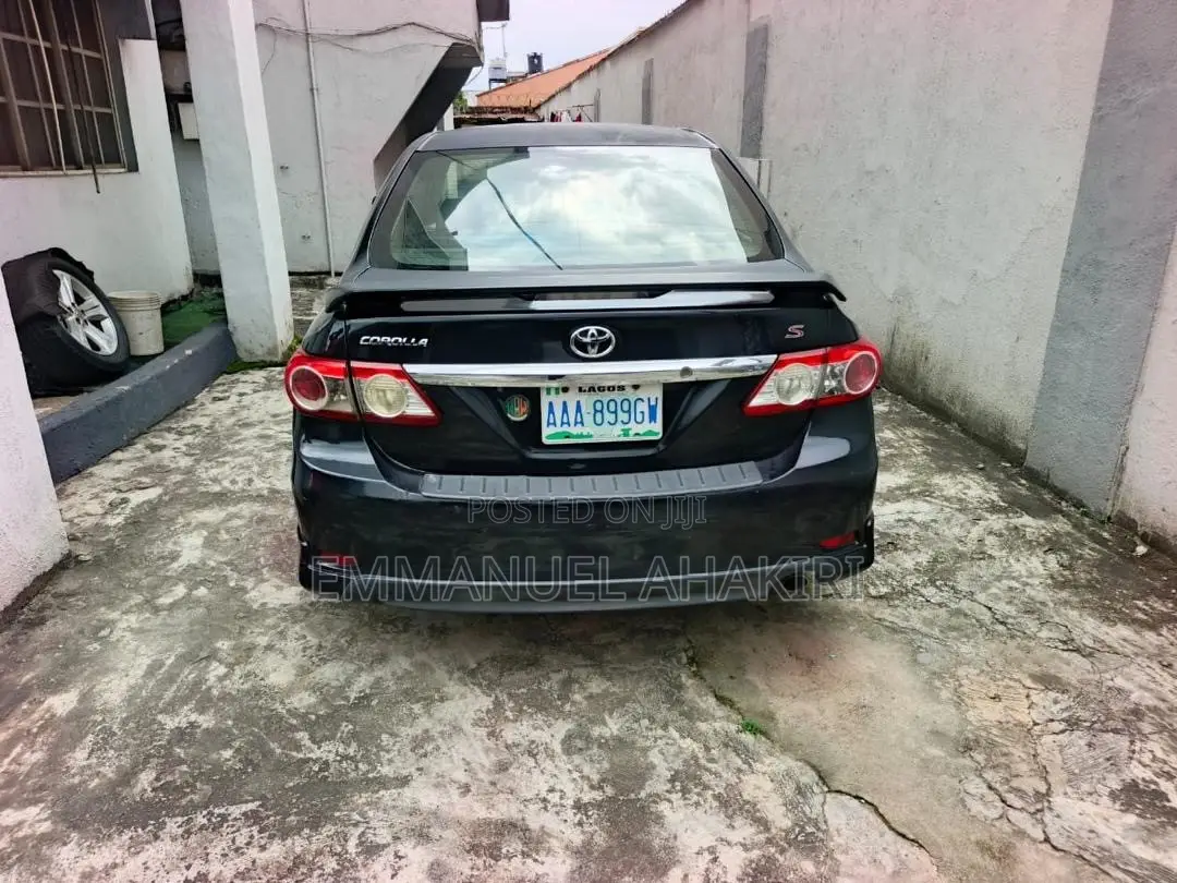 Toyota Corolla 2012 Black