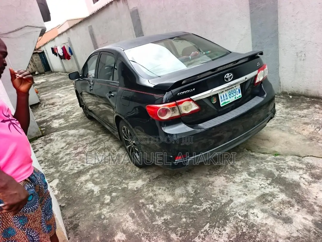 Toyota Corolla 2012 Black