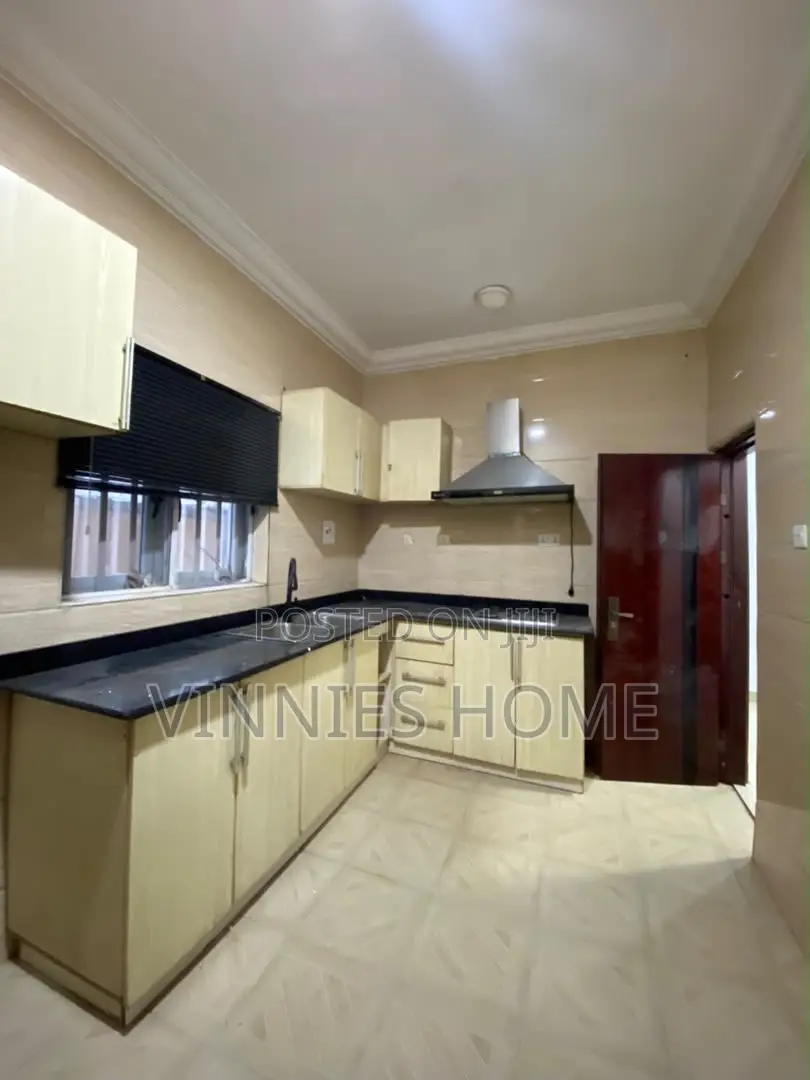 3bdrm Block of Flats in Chveron, Chevron for rent