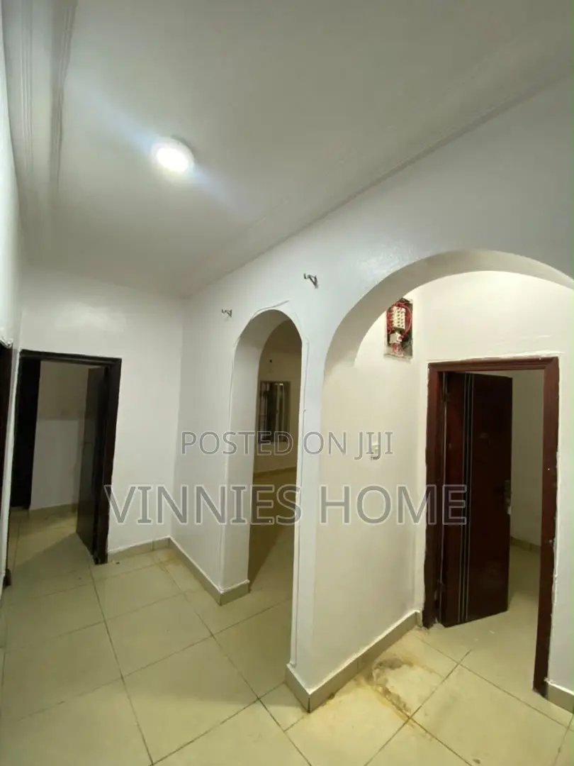 3bdrm Block of Flats in Chveron, Chevron for rent