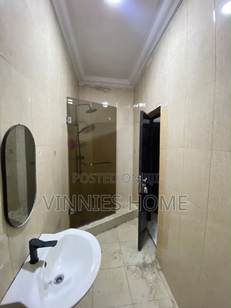 3bdrm Block of Flats in Chveron, Chevron for rent