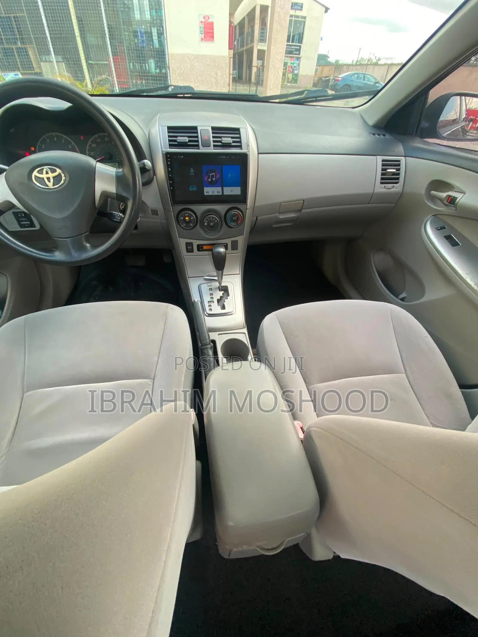 Toyota Corolla LE 4dr Sedan (1.8L 4cyl 4A) 2011 Gray