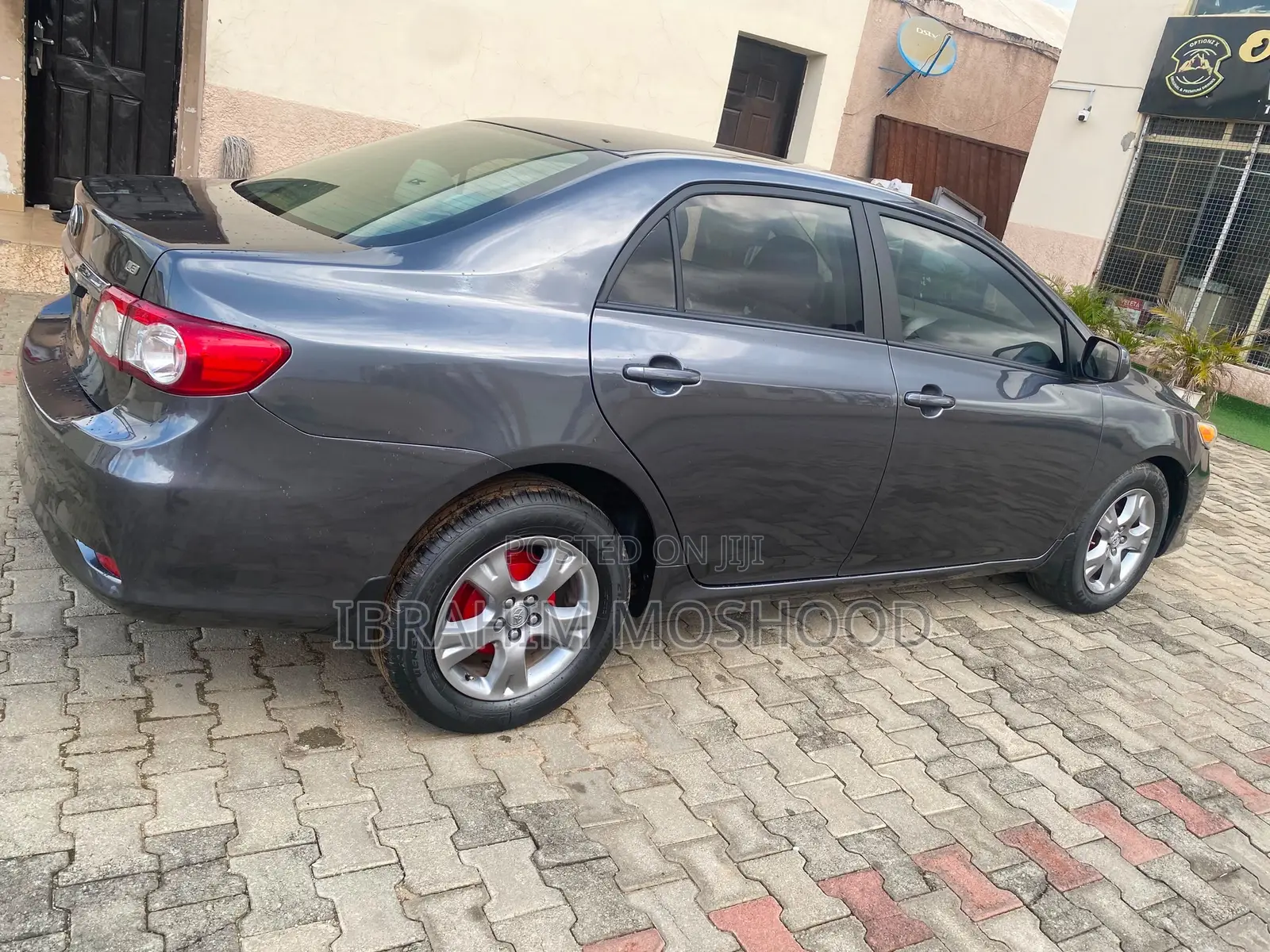Toyota Corolla LE 4dr Sedan (1.8L 4cyl 4A) 2011 Gray