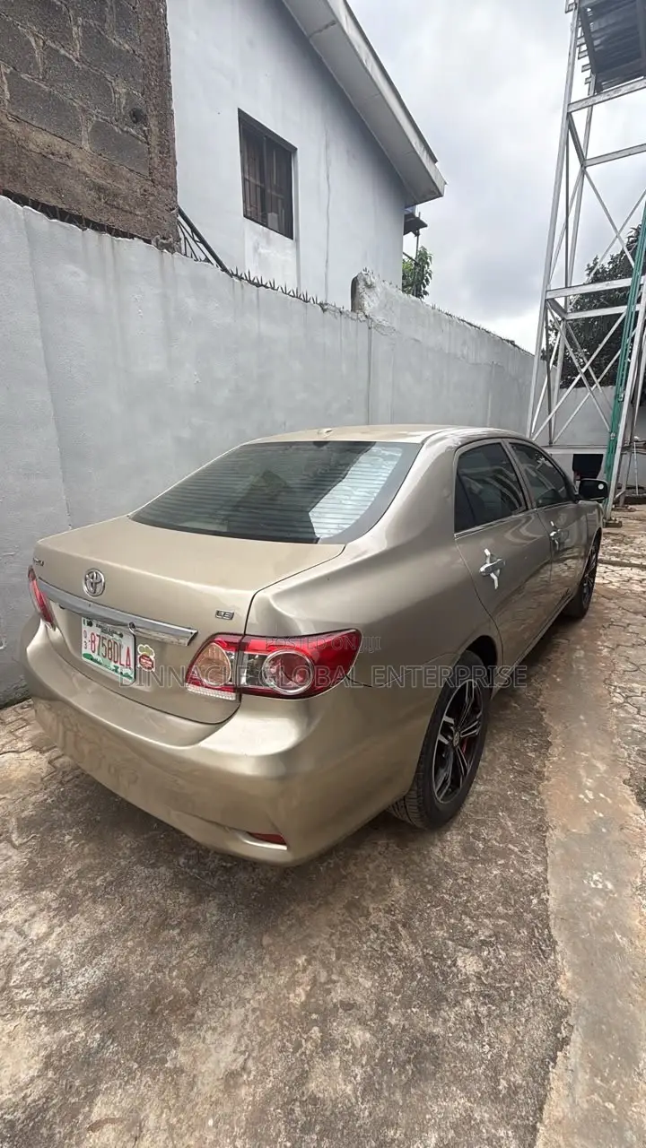 Toyota Corolla 2010 Gold