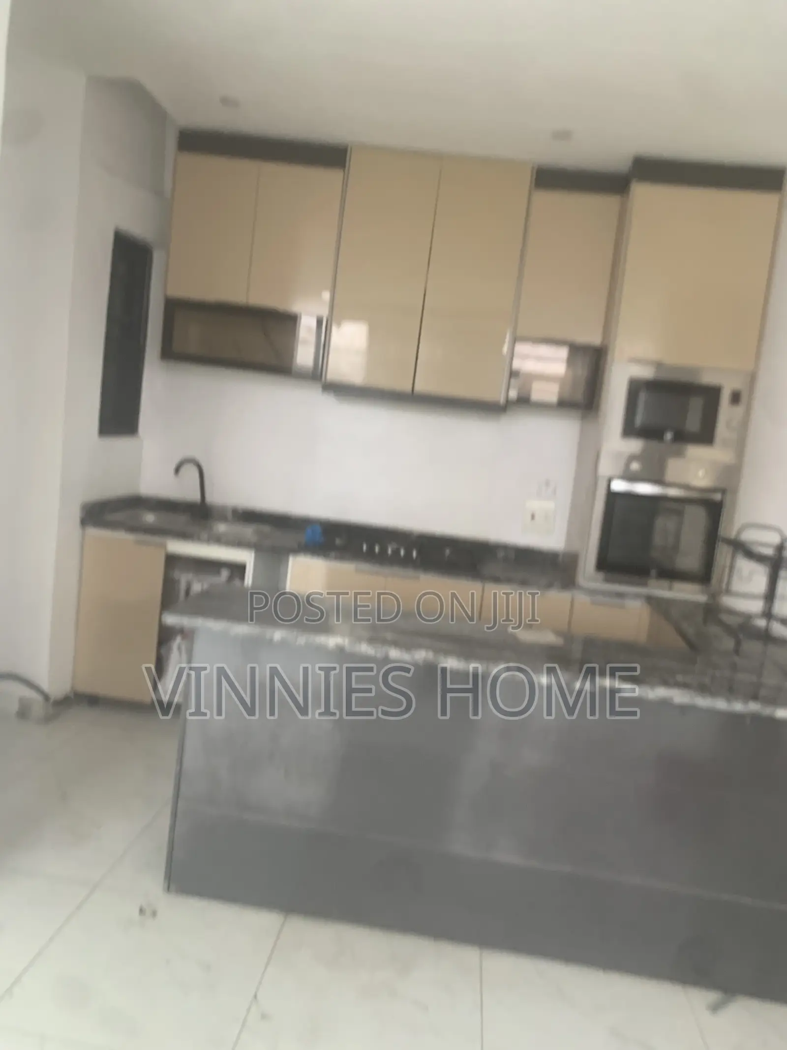 2bdrm Block of Flats in Chevron for rent