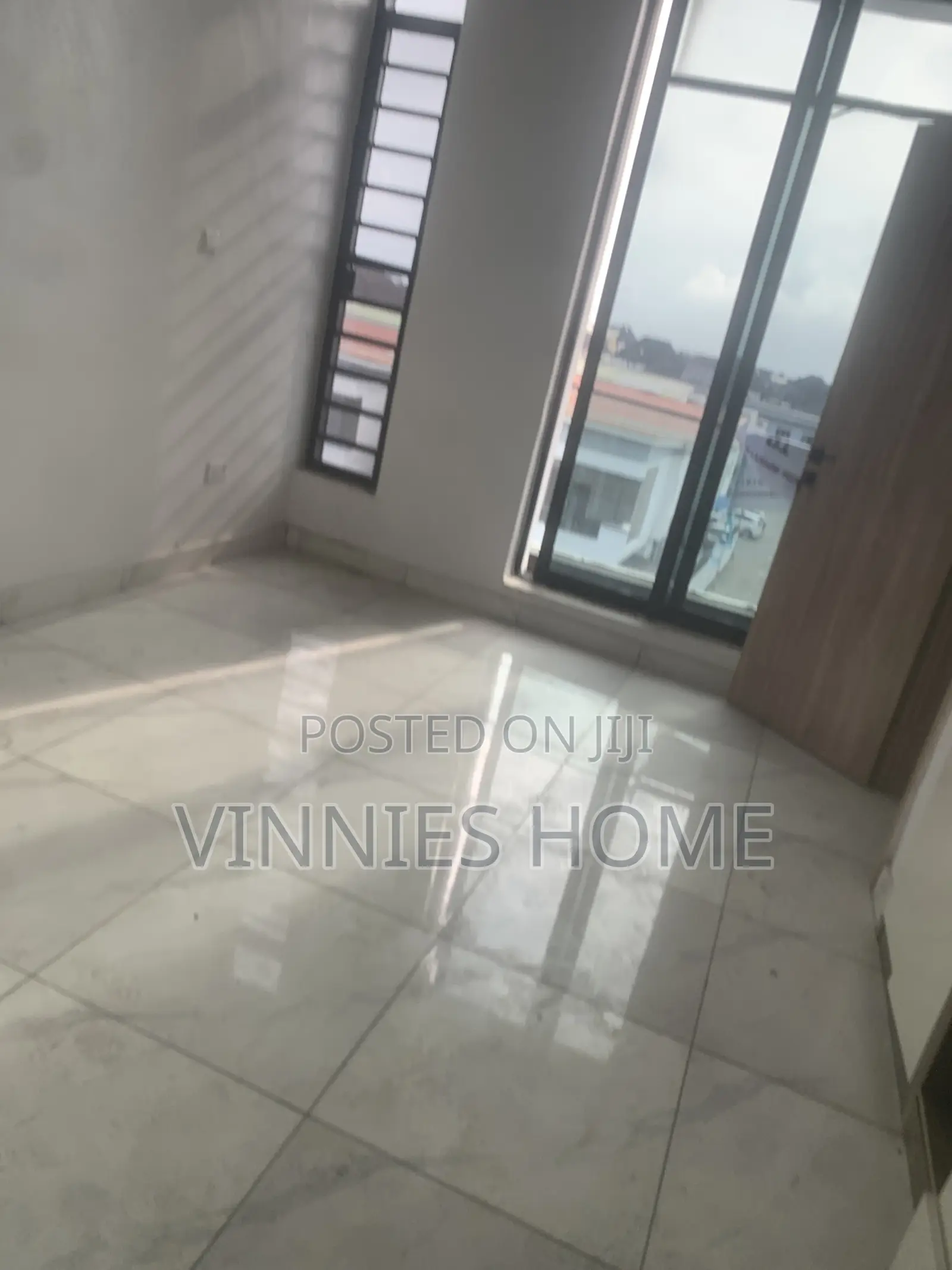 2bdrm Block of Flats in Chevron for rent