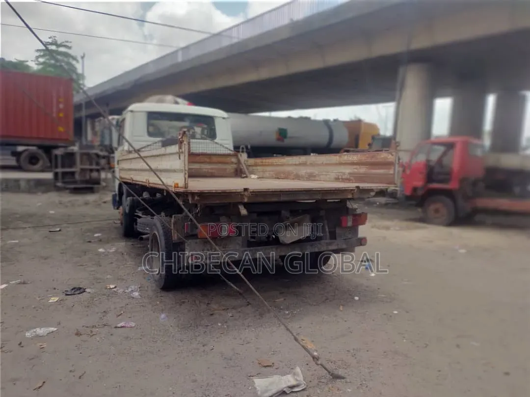 Man Volks Tipper Truck 6 Tyres (Foreign Used)