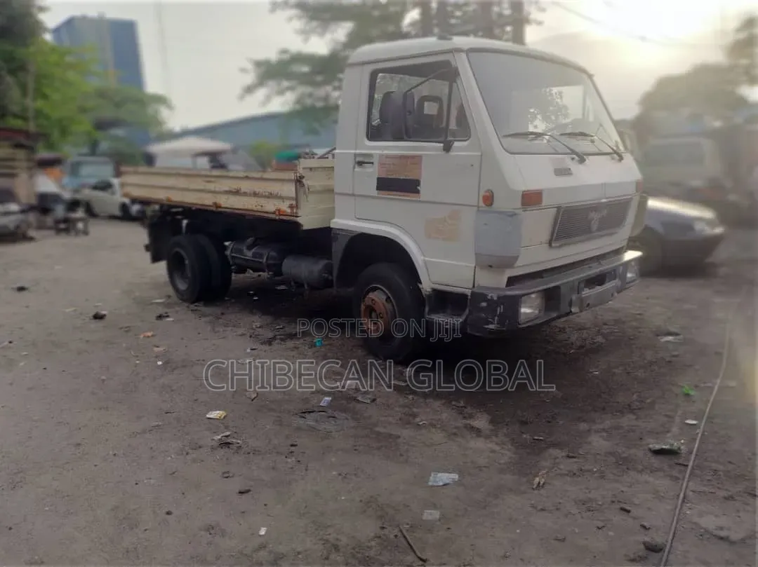 Man Volks Tipper Truck 6 Tyres (Foreign Used)