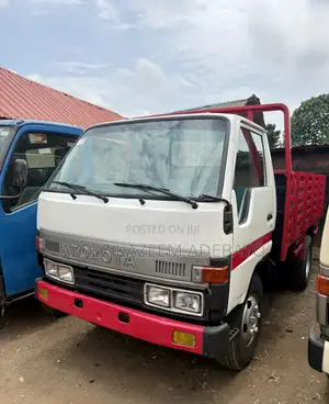 Toyota Dyna 200 Six Tyres 2RZ Injector Engine 1999 White