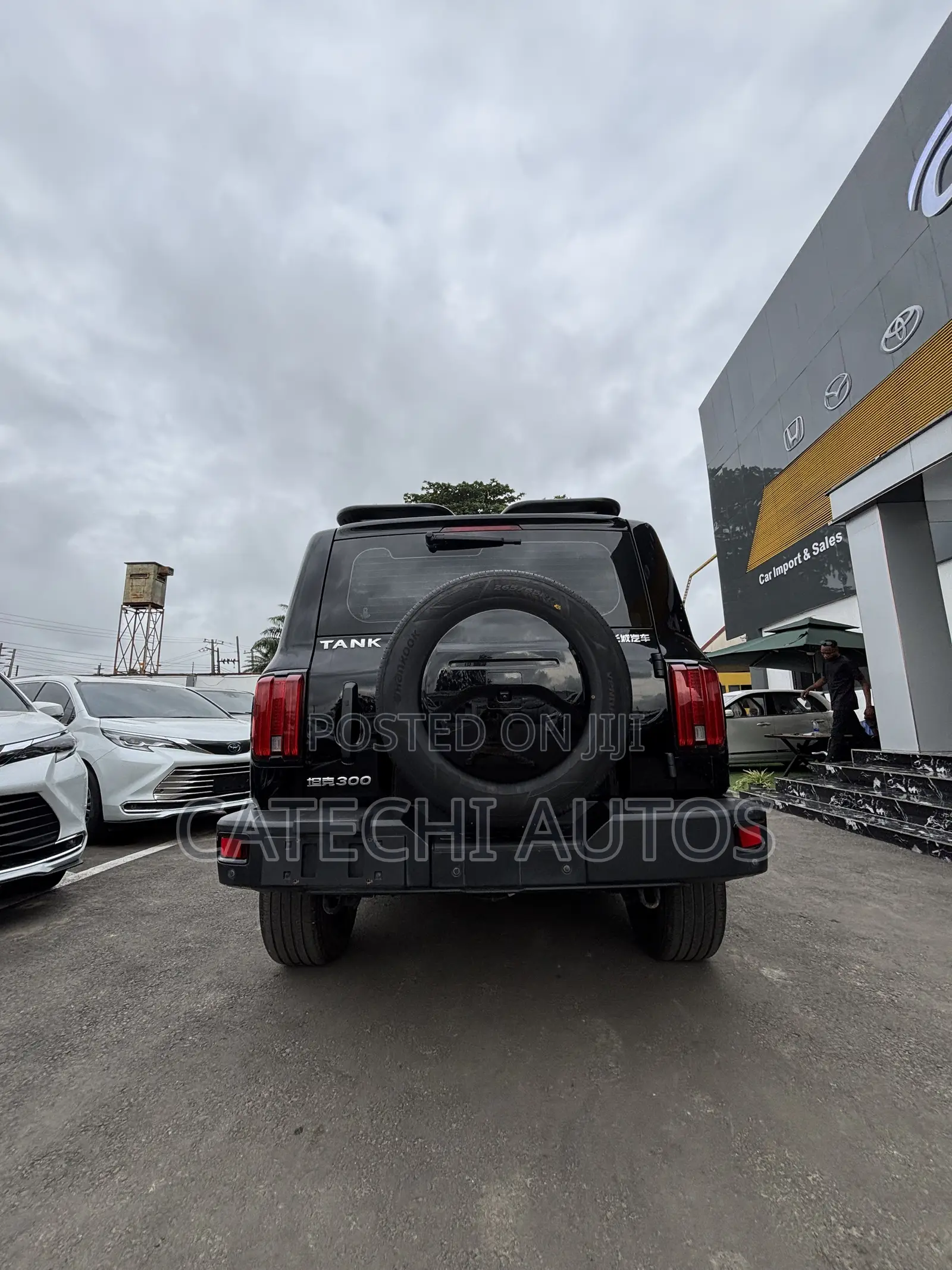 Tank 500 2021 Black