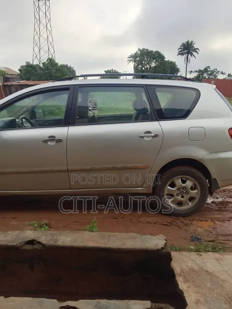 Toyota Avensis Verso 2004 Silver