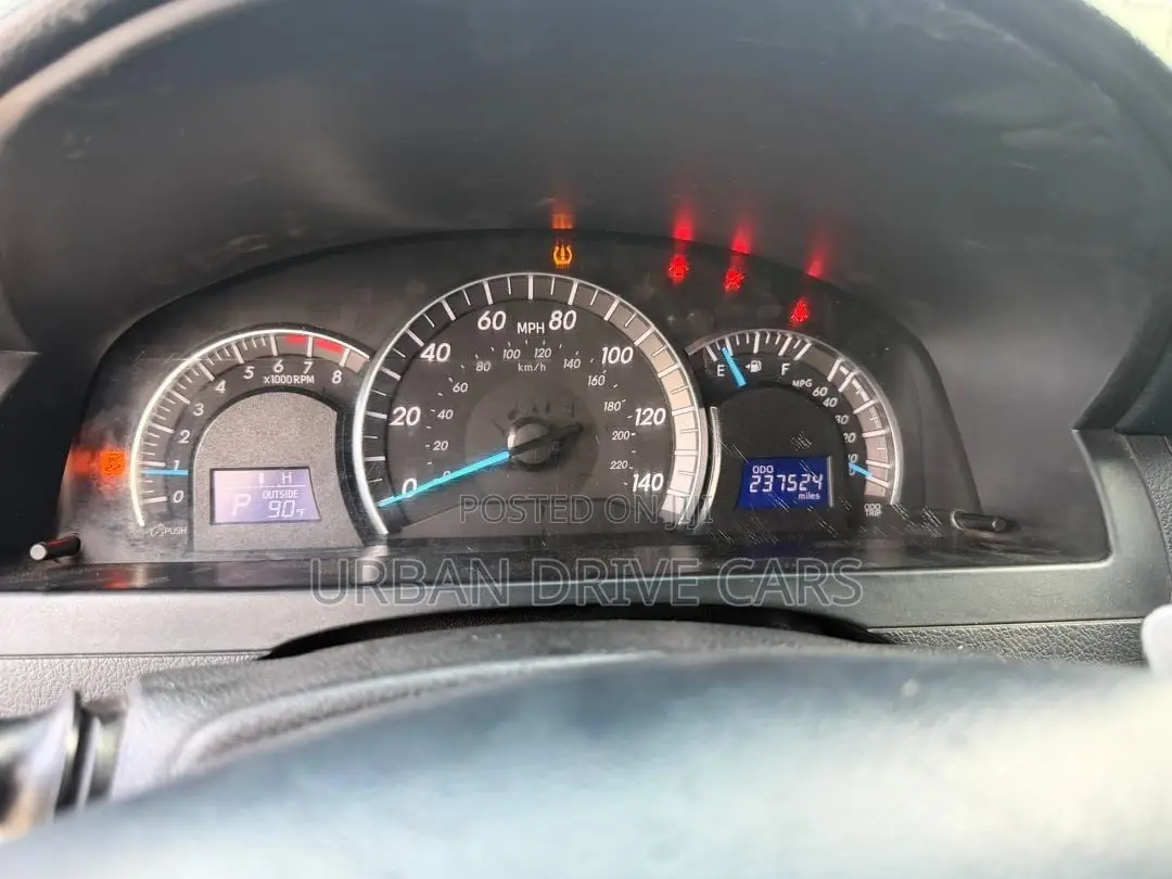 Toyota Camry SE 4dr Sedan (2.5L 4cyl 6A) 2013 Silver