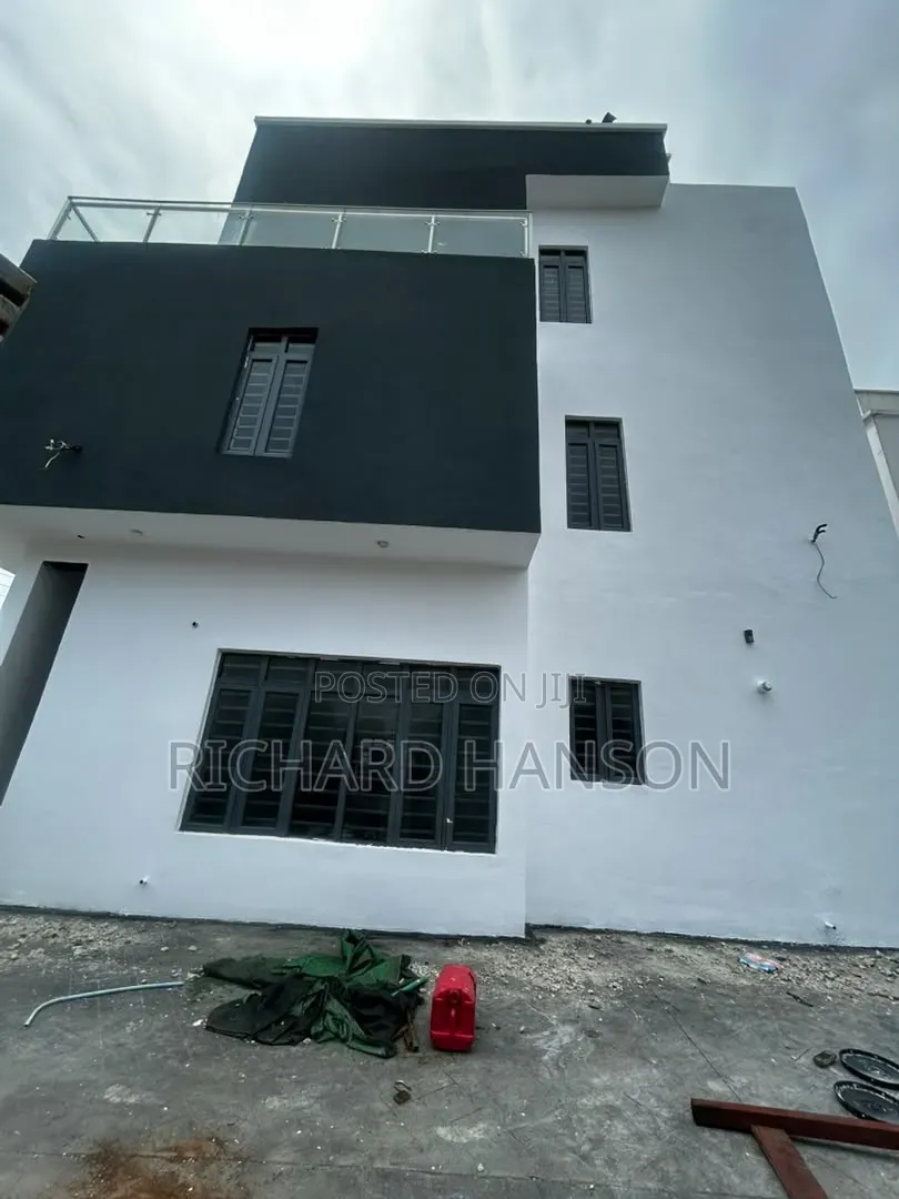 5bdrm Duplex in Lekki Phase 1 for rent