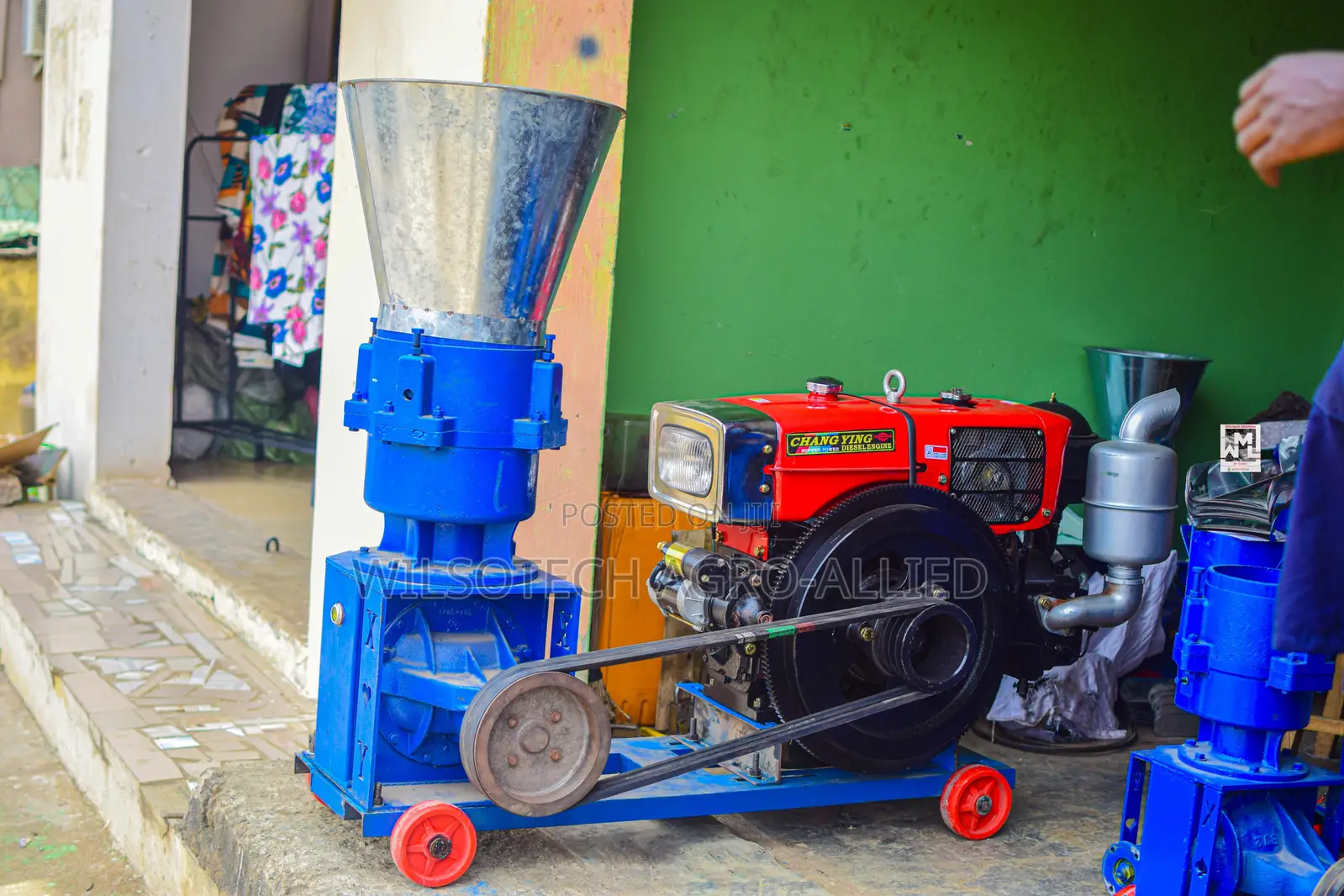 600kg/Hr (3roller) Diesel Engine Powered Pelletizer Machine