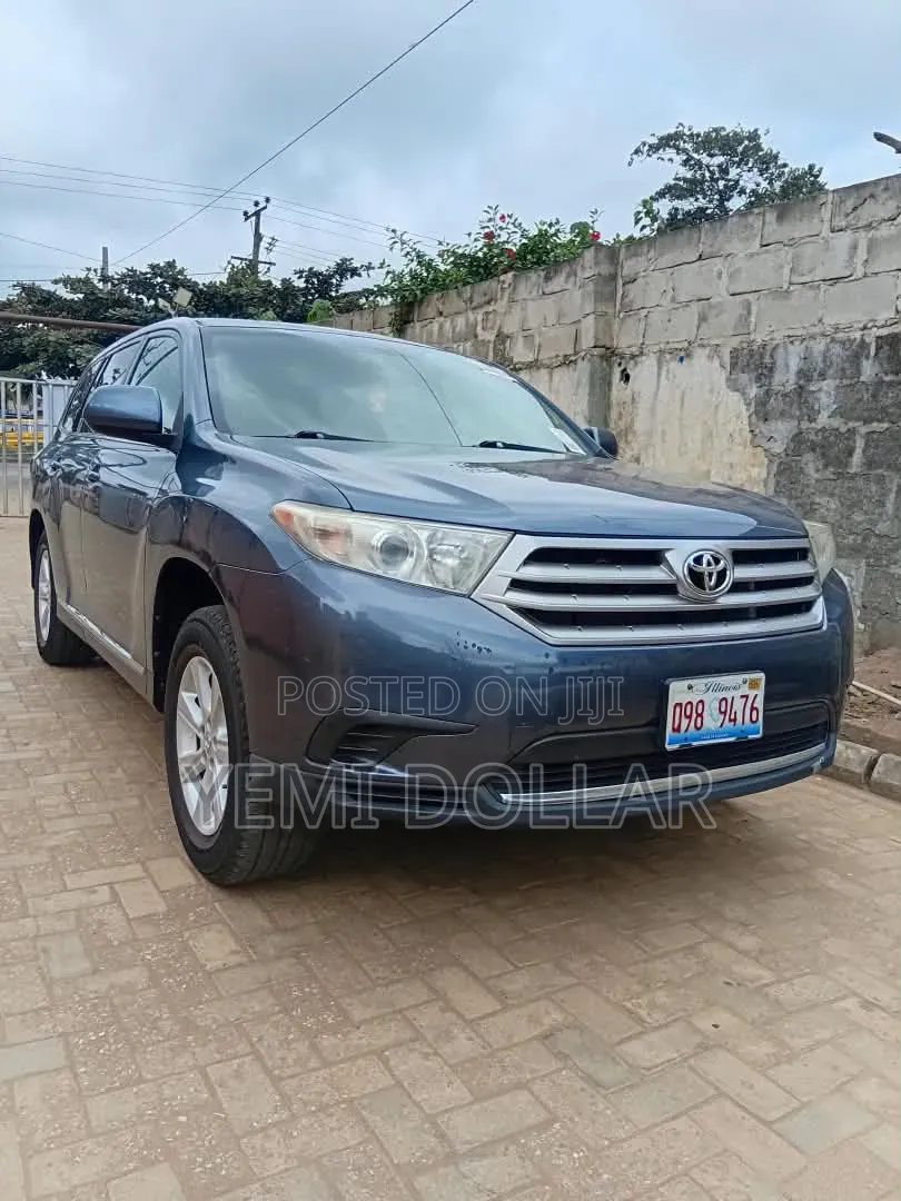 Toyota Highlander 3.5L 2WD 2013 Blue