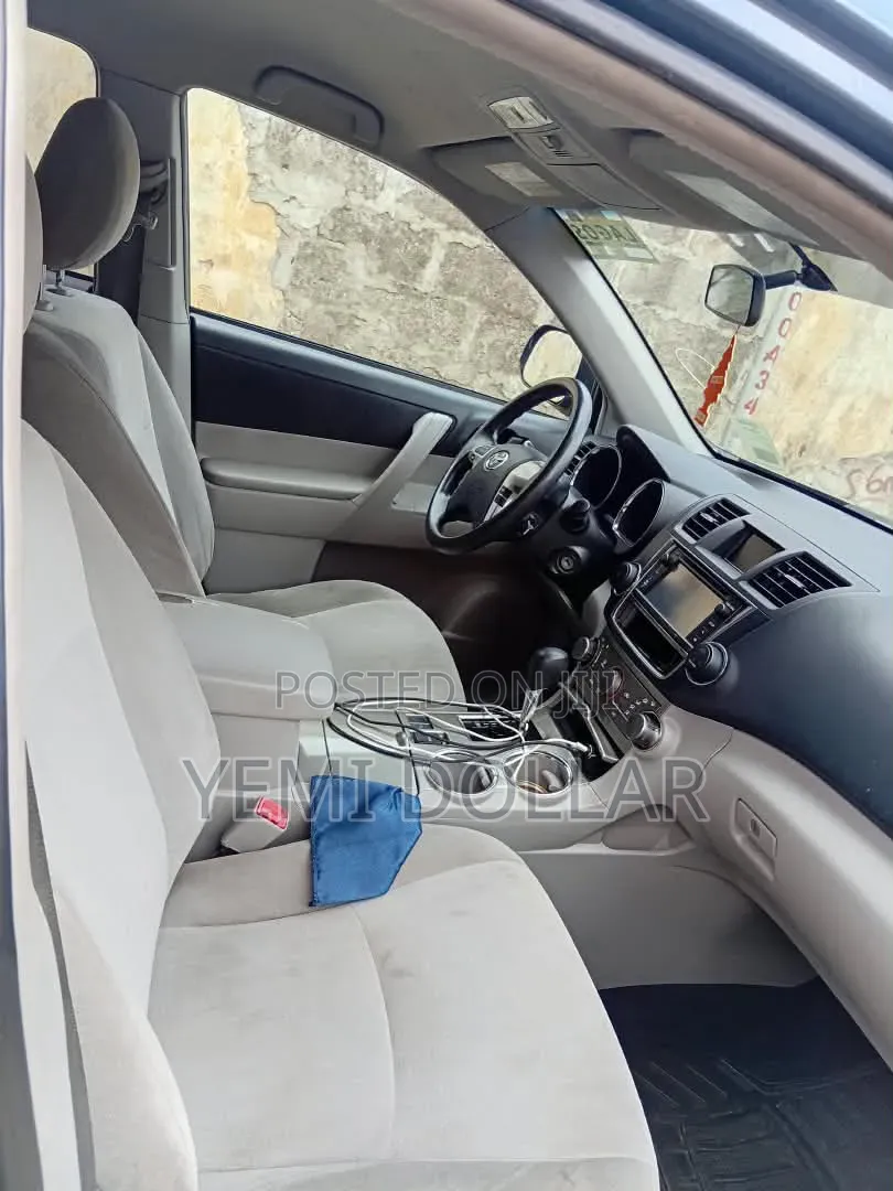 Toyota Highlander 3.5L 2WD 2013 Blue