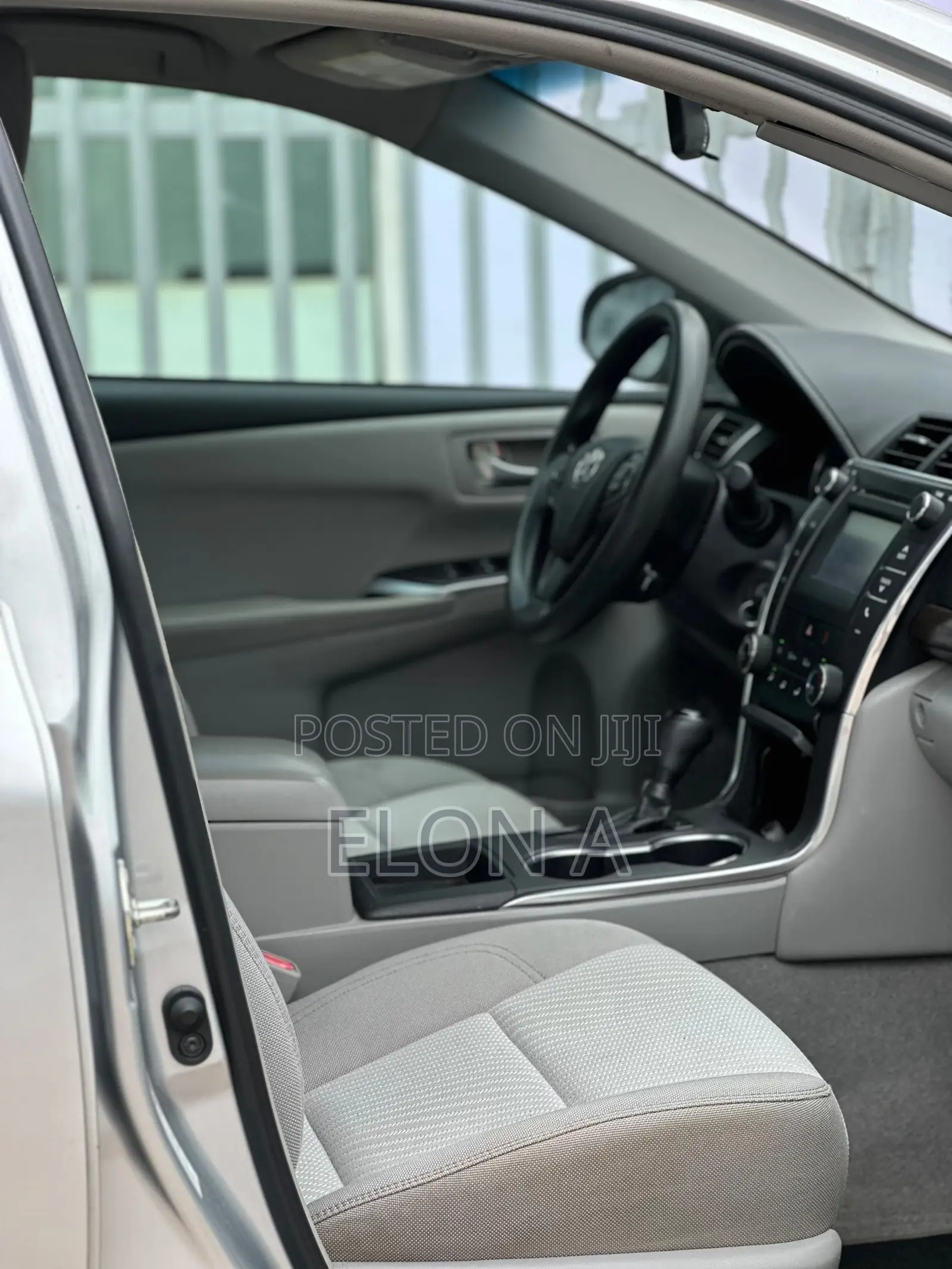 Toyota Camry LE 4dr Sedan (2.5L 4cyl 6A) 2016 Silver