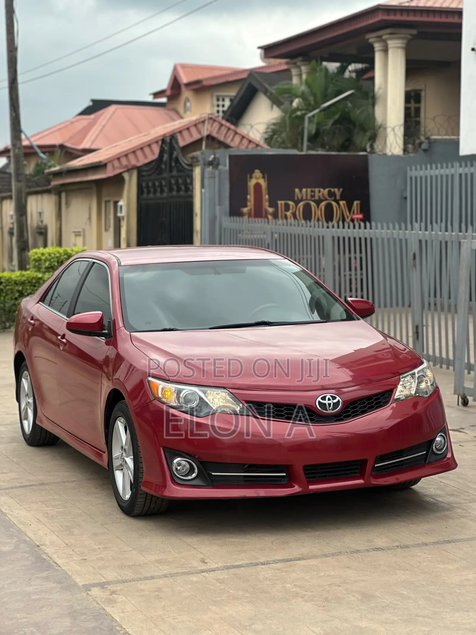 Toyota Camry SE 4dr Sedan (2.5L 4cyl 6A) 2013 Red
