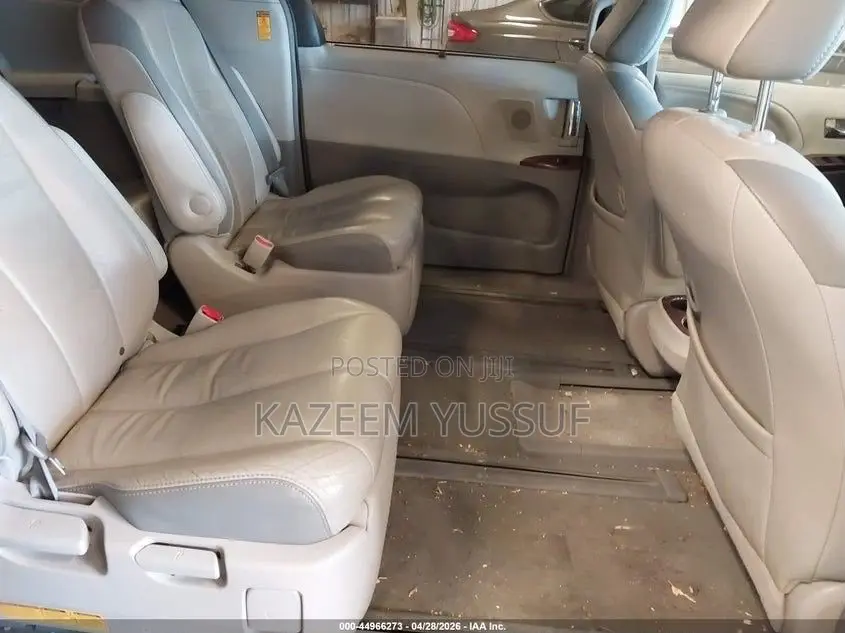 Toyota Sienna Limited 7-Passenger 4dr Minivan (3.5L 6cyl 6A) 2014 Gray
