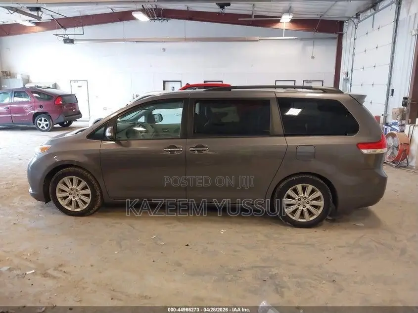 Toyota Sienna Limited 7-Passenger 4dr Minivan (3.5L 6cyl 6A) 2014 Gray