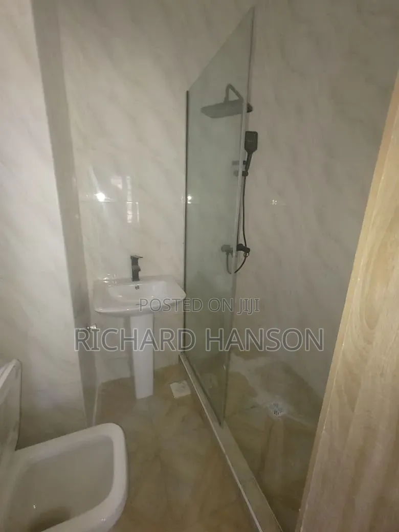 2bdrm Apartment in Secured, Ajiwe for rent