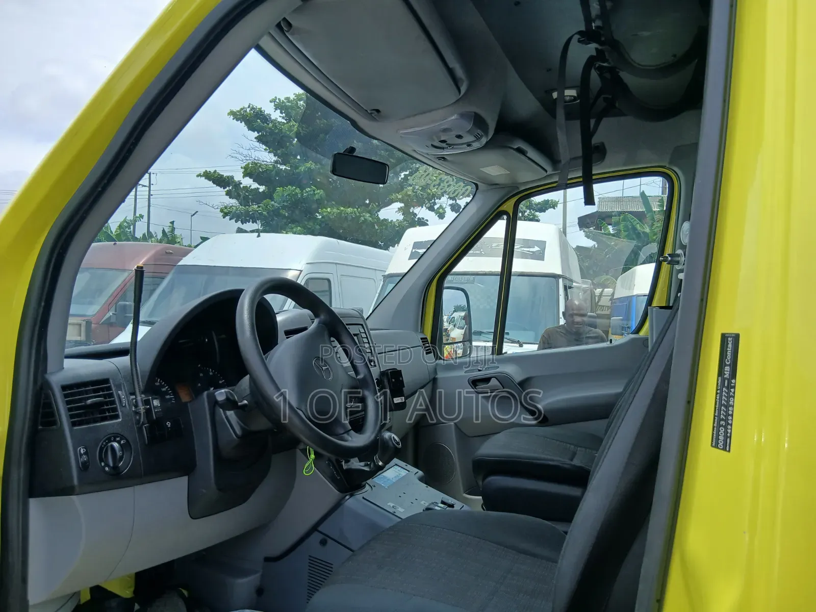 Mercedes-Benz Sprinter 2017 Yellow