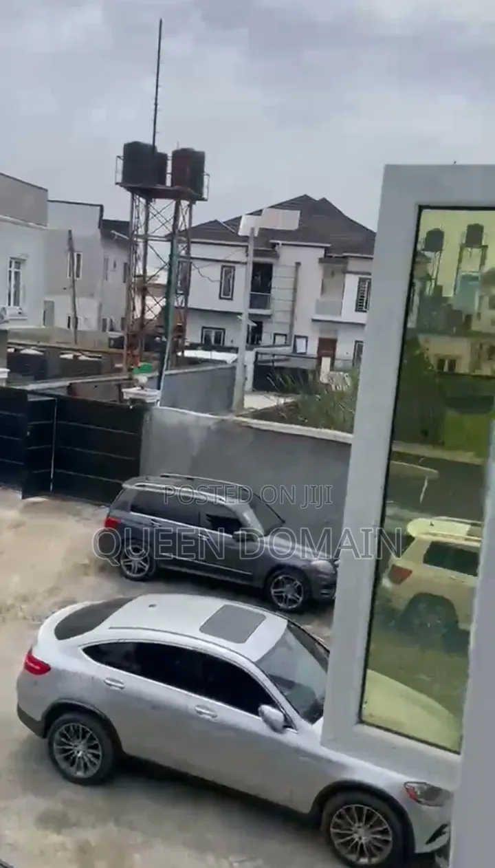 2bdrm Block of Flats in Peninsula Estate for rent