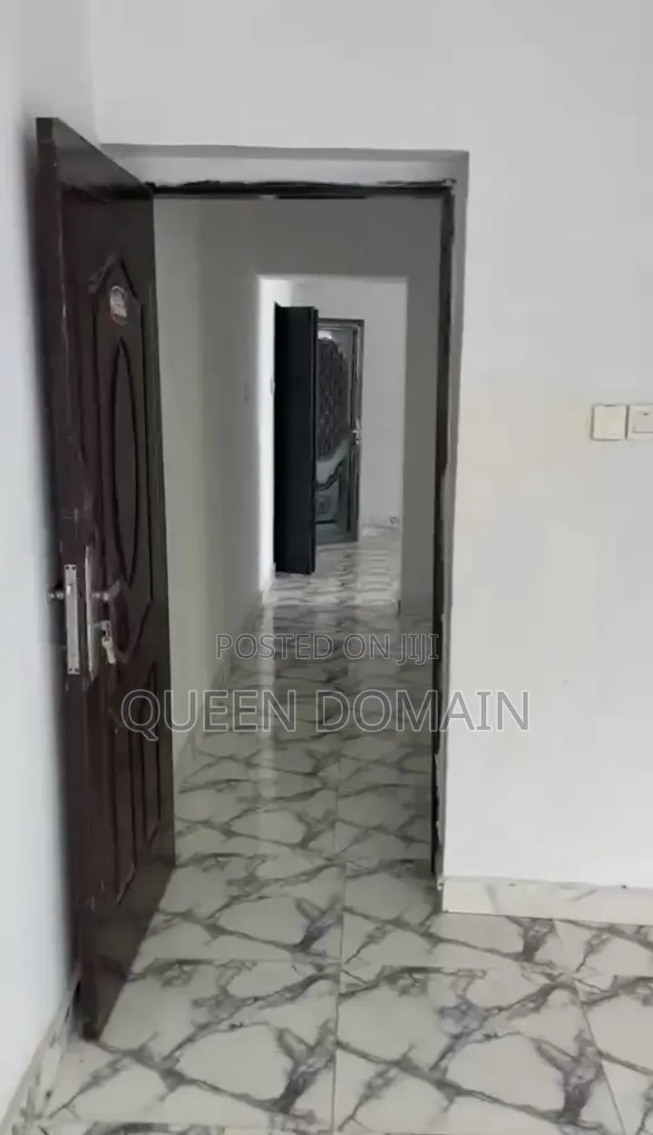 2bdrm Block of Flats in Peninsula Estate for rent