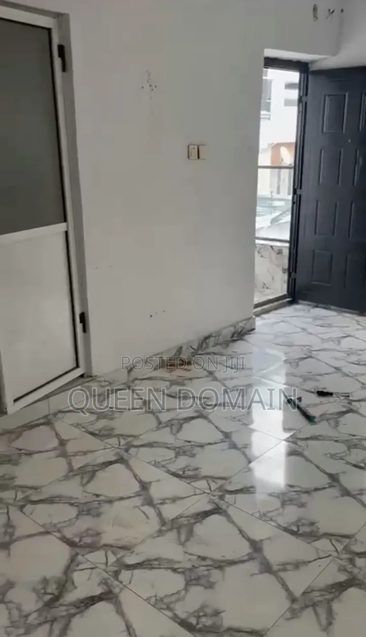 2bdrm Block of Flats in Peninsula Estate for rent