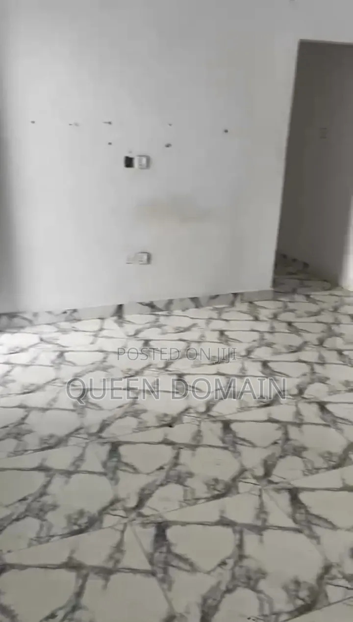 2bdrm Block of Flats in Peninsula Estate for rent