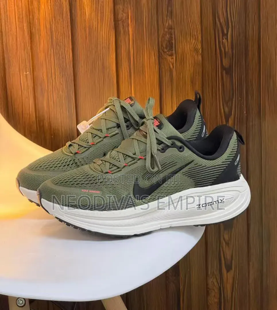 Nike Vomero Plus Zoomx Sneakers