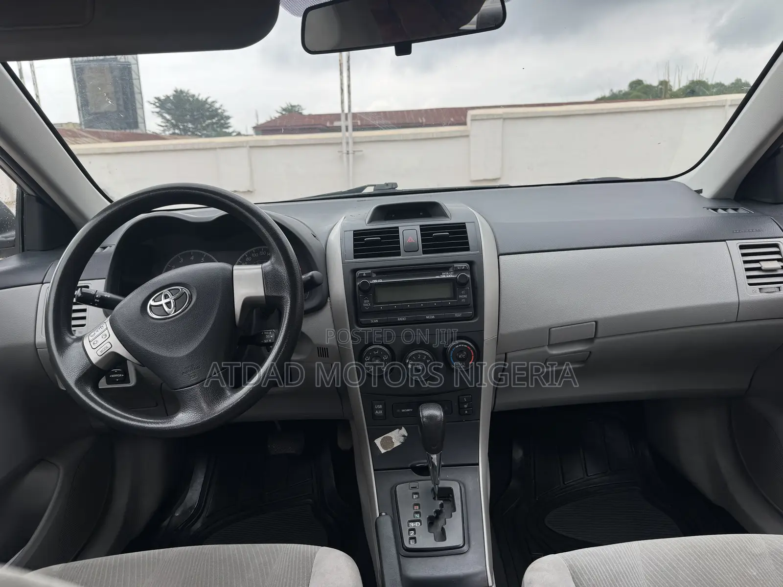Toyota Corolla LE 4dr Sedan (1.8L 4cyl 4A) 2012 Silver
