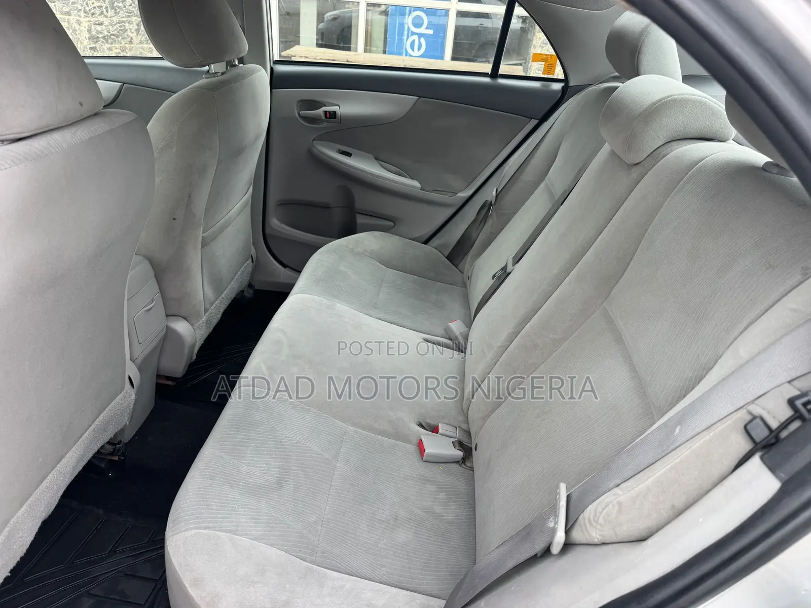 Toyota Corolla LE 4dr Sedan (1.8L 4cyl 4A) 2012 Silver