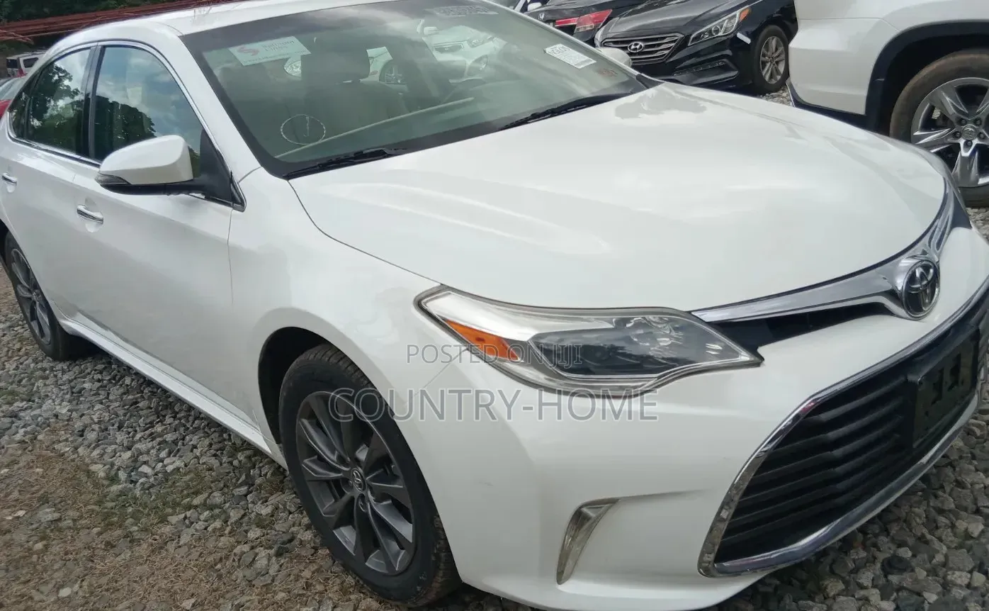 Toyota Avalon XLE Premium FWD Sedan (3.6L 6cyl 6A) 2016 Off white