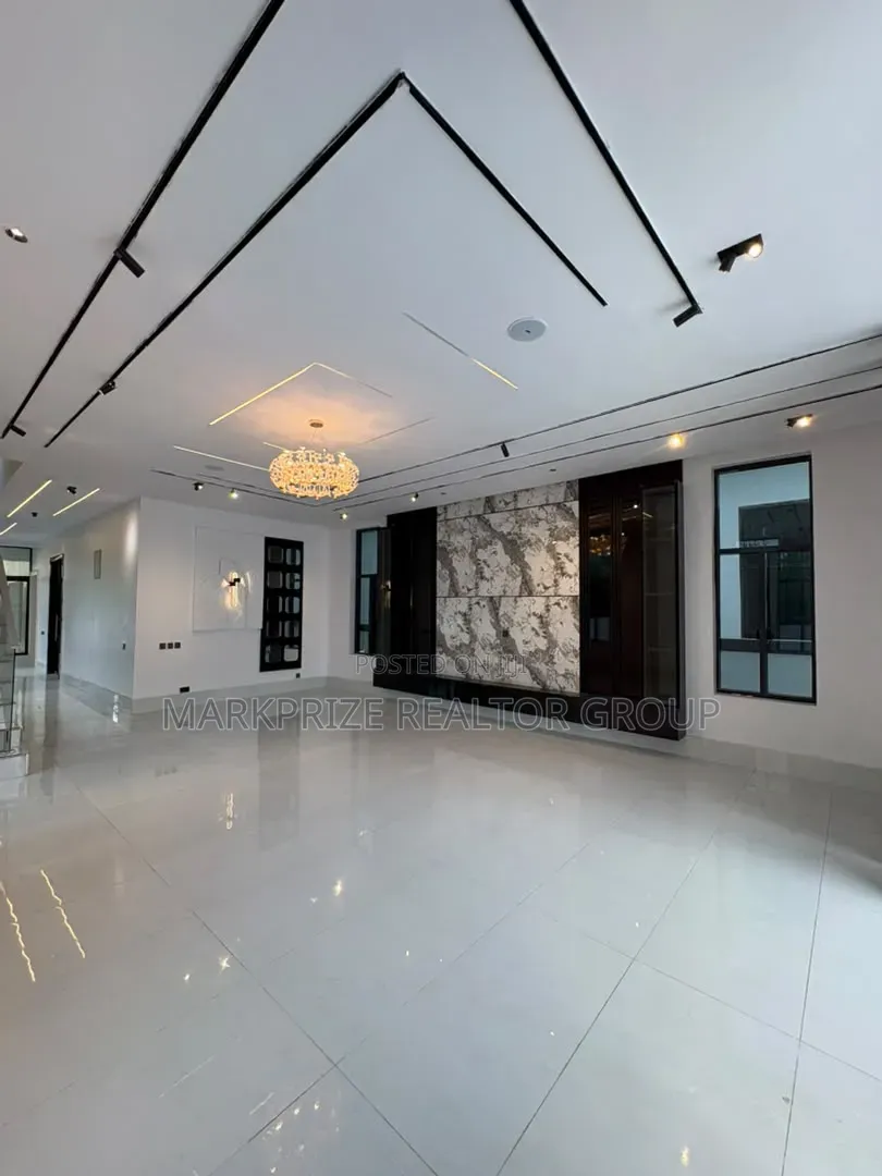 5bdrm Duplex in Ajah Lekki Lagos for sale