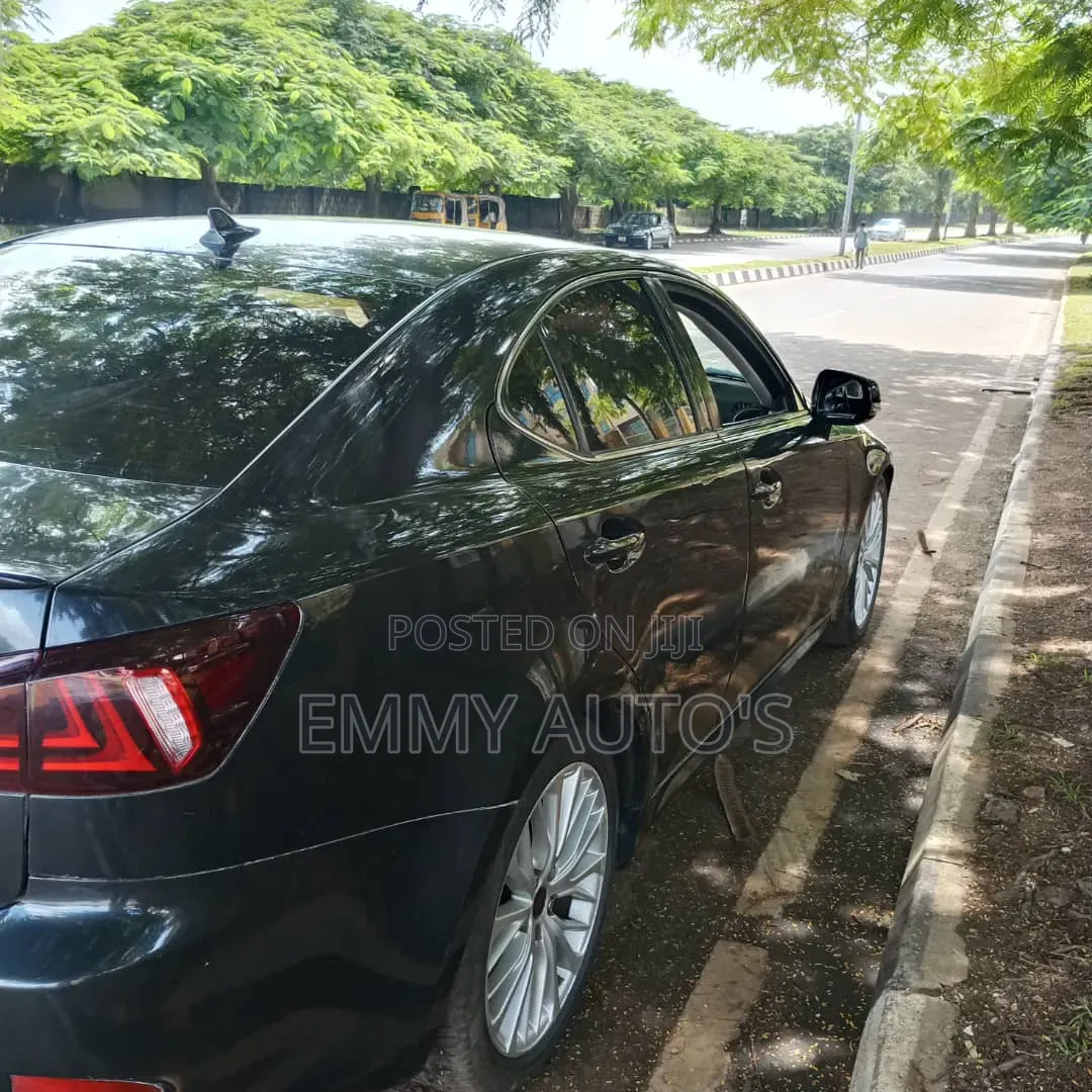 Lexus IS 2010