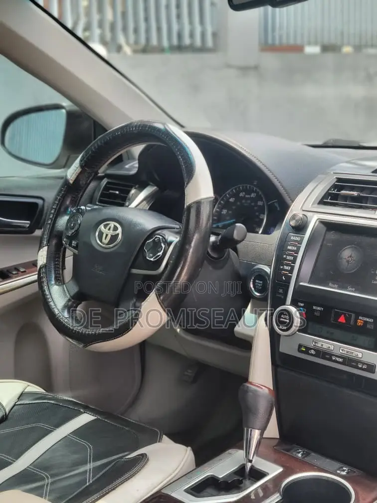 Toyota Camry 2012 Silver