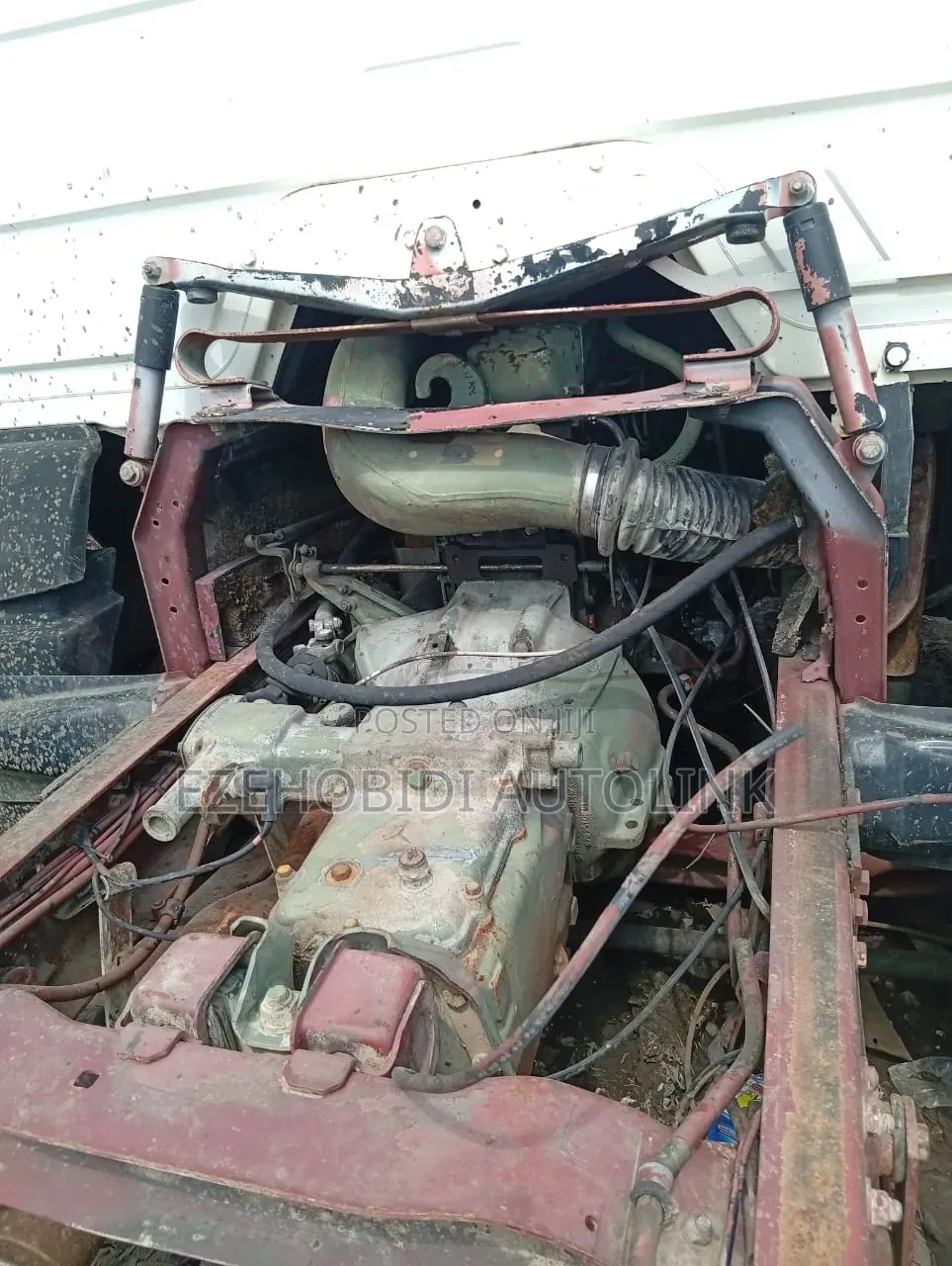 Tokunbo Mercedes Benz 814 Truck. Cap and Chassis.