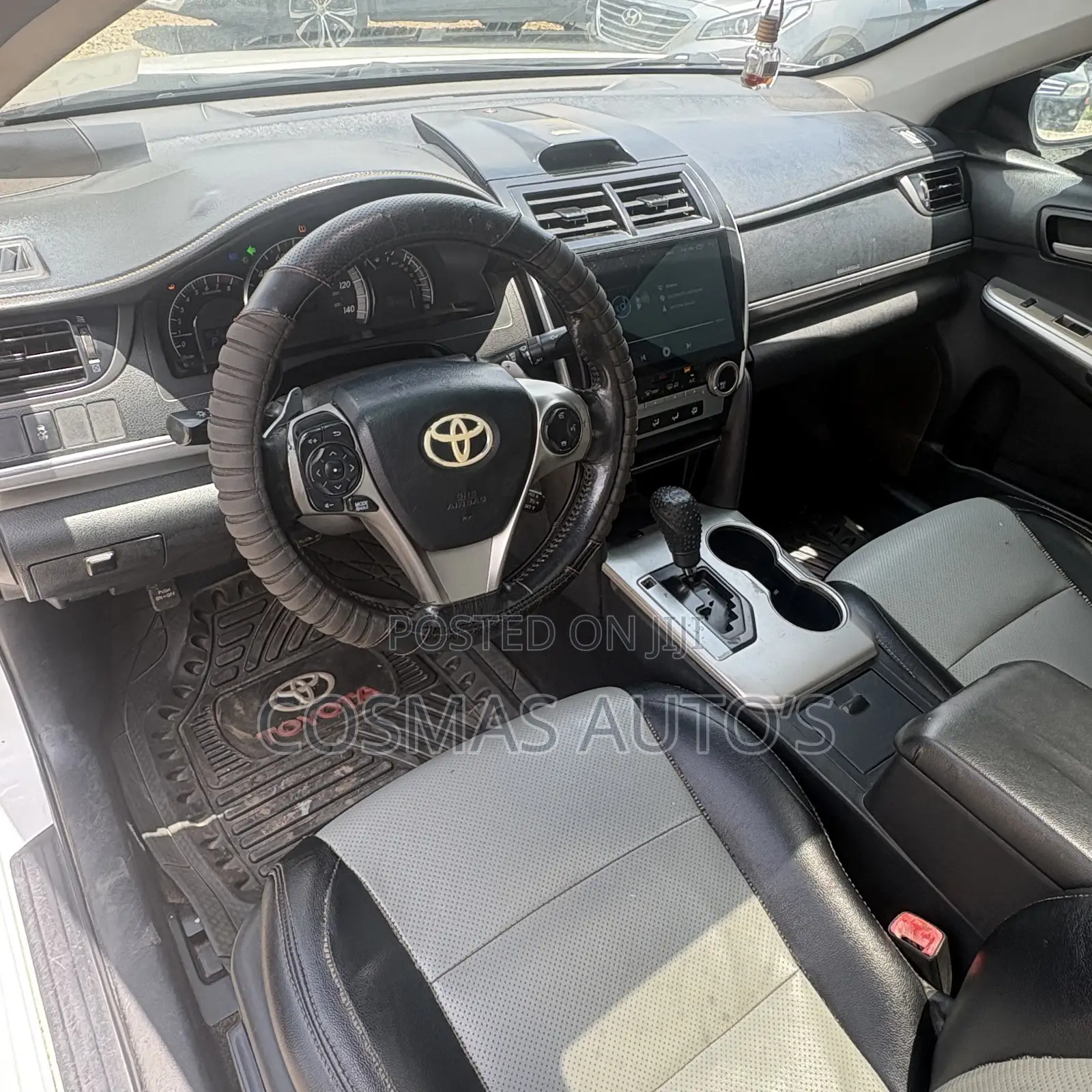Toyota Camry SE 4dr Sedan (2.5L 4cyl 6A) 2014 White